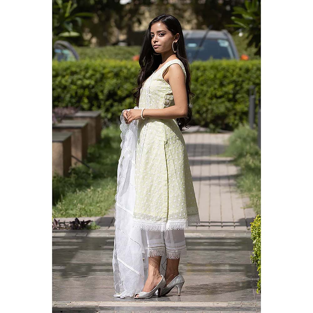 Saatvikei Kesar - Green Sleeveless Kurta with Pant and Dupatta (Set of 3)