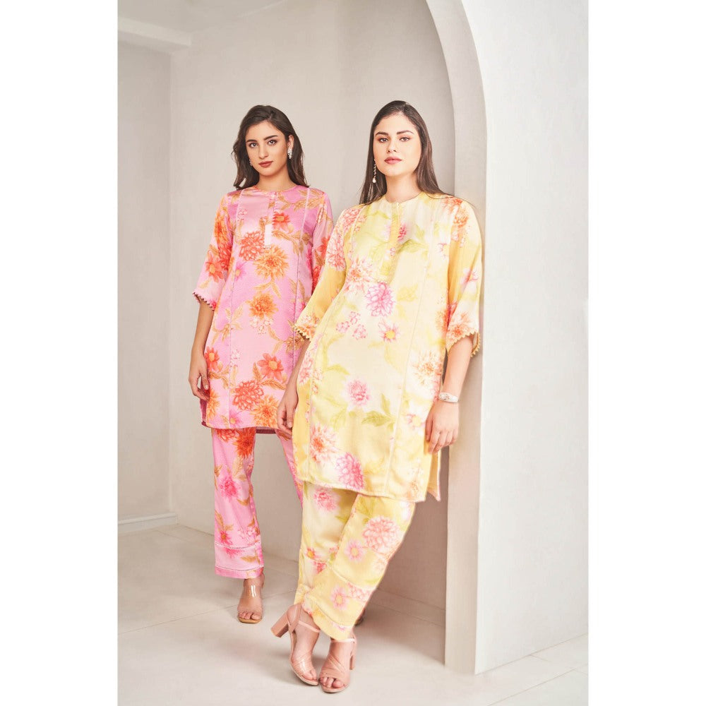 SAMMOHI BY MOKSHA & HIRAL Pink Kurta with Pant (Set of 2)