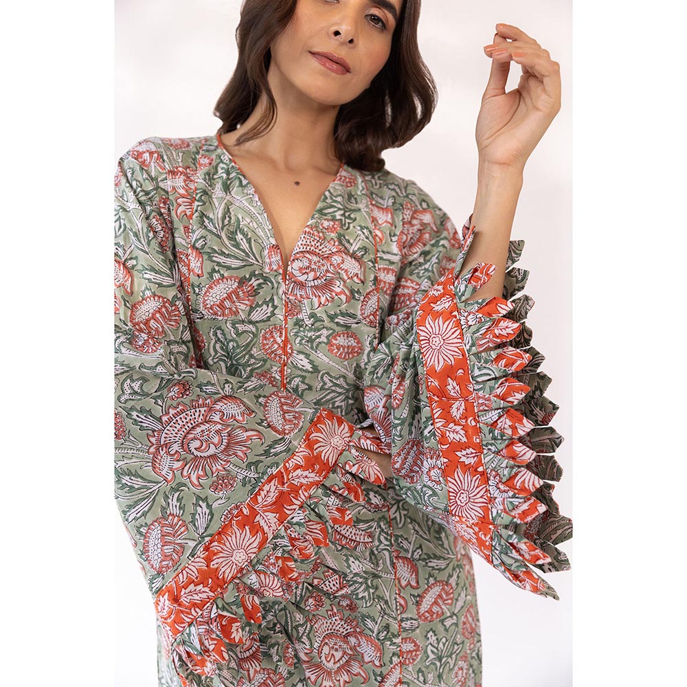 SHAAKHA Green Floral Printed Flared Sleeves V-Neck Kurta With Pant & Dupatta (Set of 3)