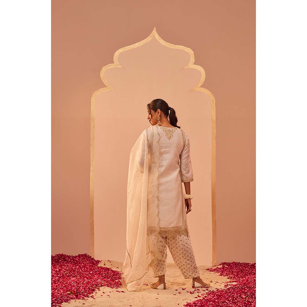 Sheetal Batra Daisy Ivory Kurta With Salwar And Dupatta (Set of 3)