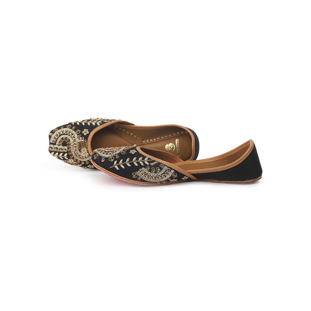Shilpsutra Women Black Shadow Juttis