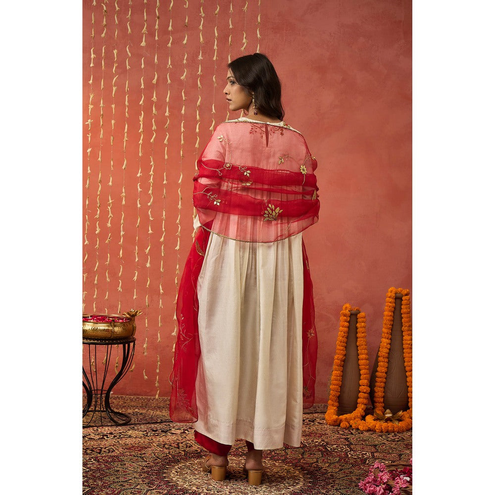 Shivani Bhargava Gehna Ivory Silk Embroidered Kurta with Dhoti and Dupatta (Set of 3)