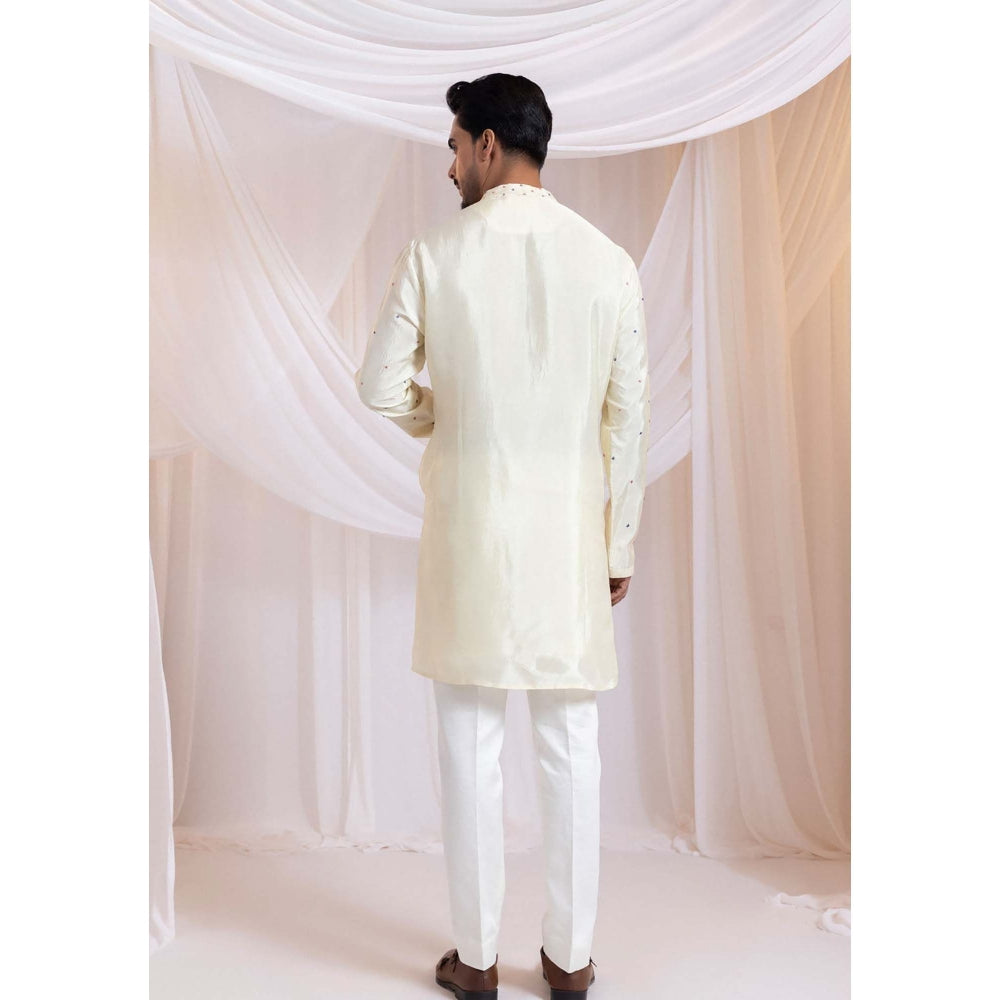 SMRITI Off White Knots Kurta with Pant