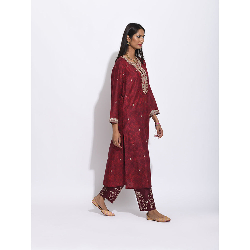 Swati Vijaivargie Maroon Shibori With Embroidered Kurta And Pant (Set of 2)