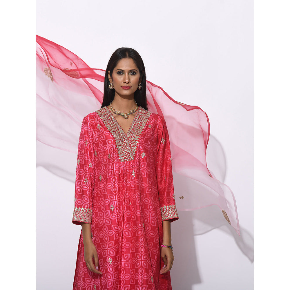 Swati Vijaivargie Pink Embroidered V Neck Shibori Kurta With Pant And Dupatta (Set of 3)