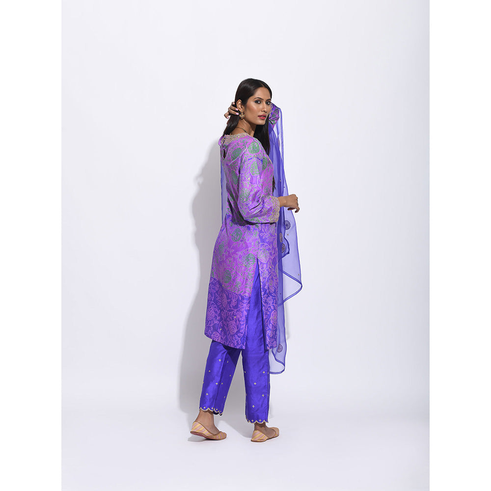 Swati Vijaivargie Purple Embroidered Kurta With Pant And Dupatta (Set of 3)