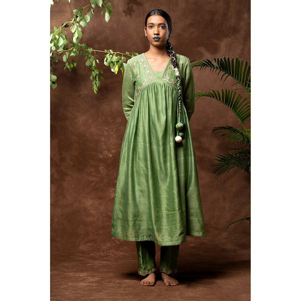 Taraasi Green Haseena Embellished Anarkali Kurta with Pant & Dupatta (Set of 4)