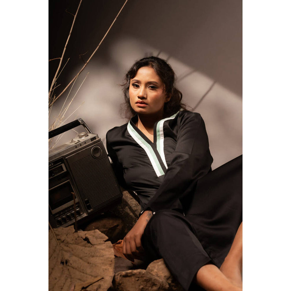 Taraasi Women Black Cotton Silk Solid Kurta with Pant