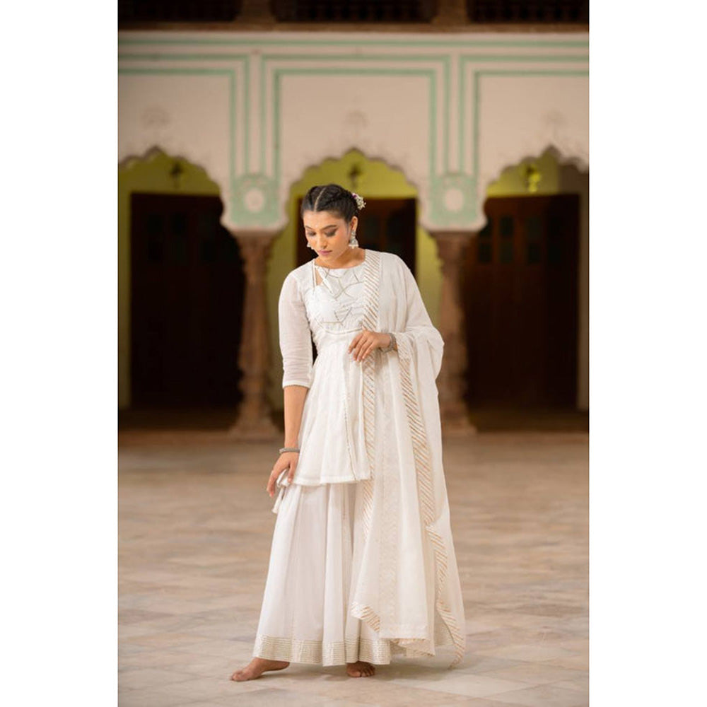 Taraasi QURBAT' White Mulmul Cotton Dupatta