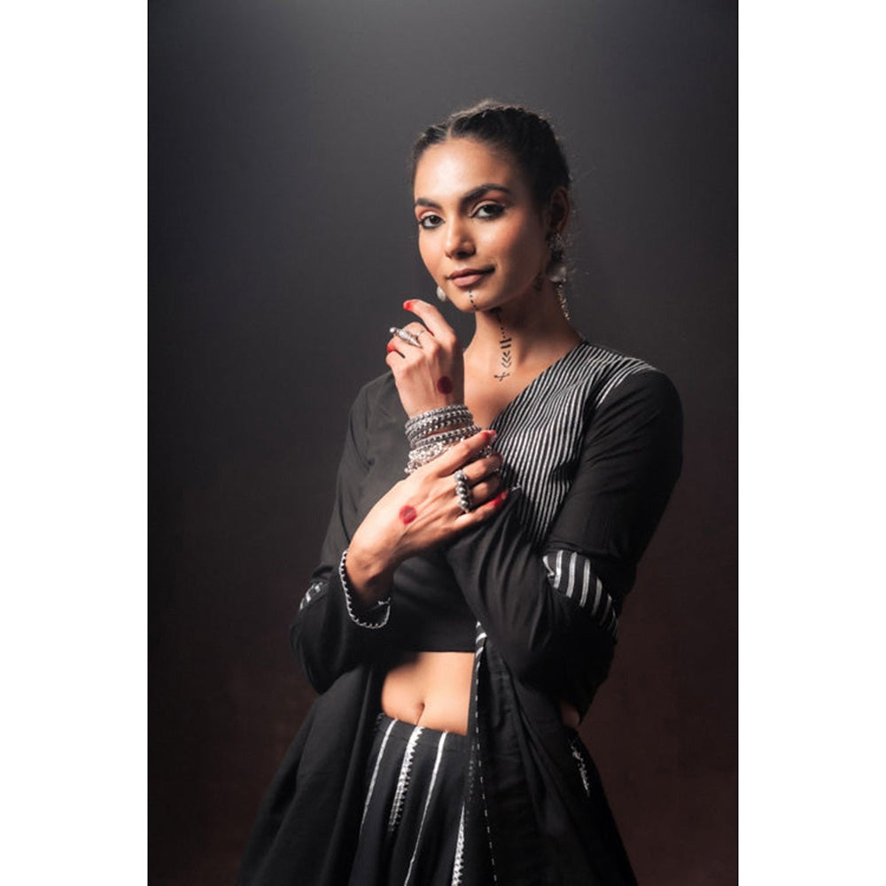 Taraasi QURBAT' Black Mulmul Cotton Dupatta