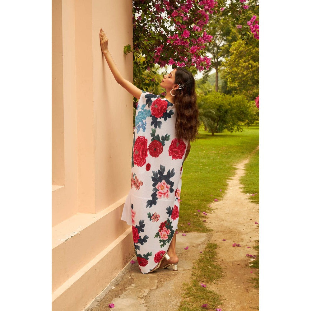 TASUVURE White Freya Flower It Dress with Attached Cape