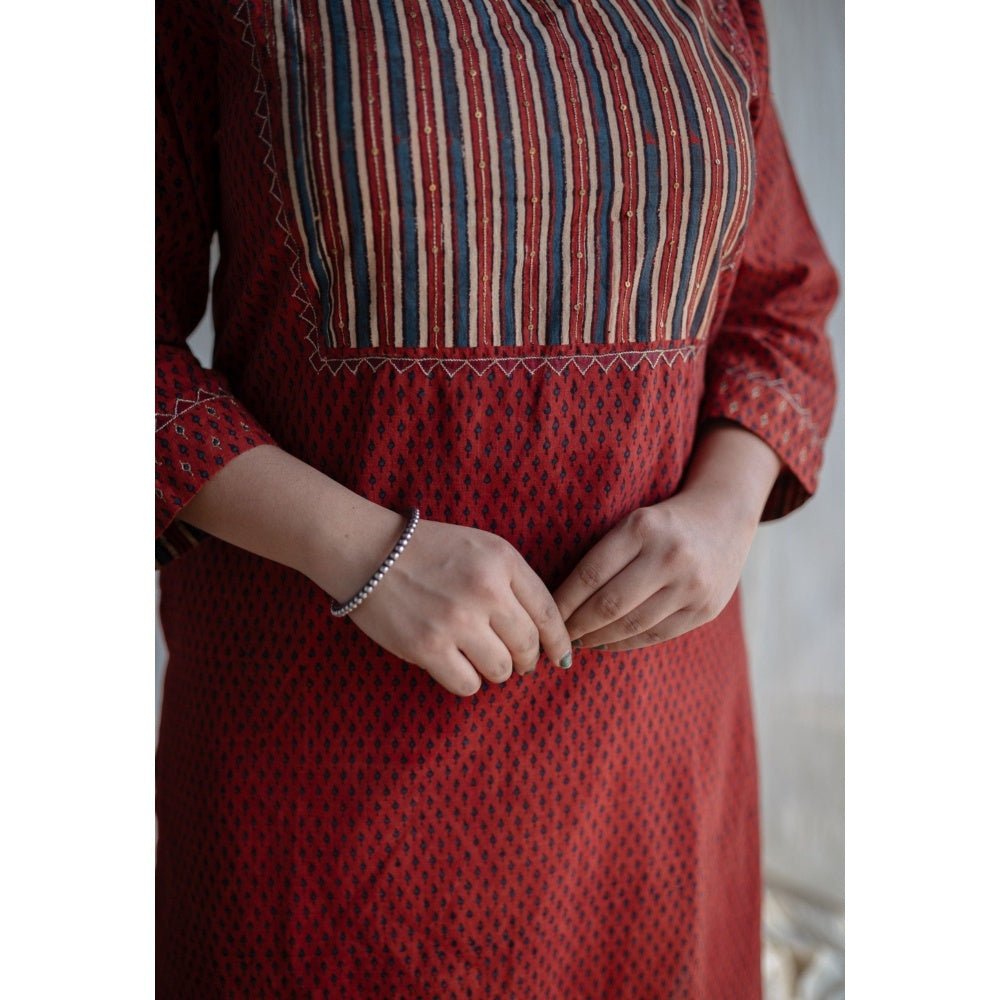 The Indian Ethnic Co. Ajrakh Slub Cotton Hand Embroidered Co-Ord (Set of 2)