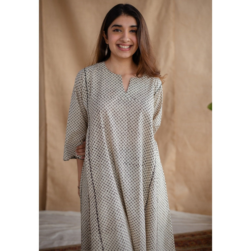 The Indian Ethnic Co. Off White Fakira Mul Jhabba Kali Kurta