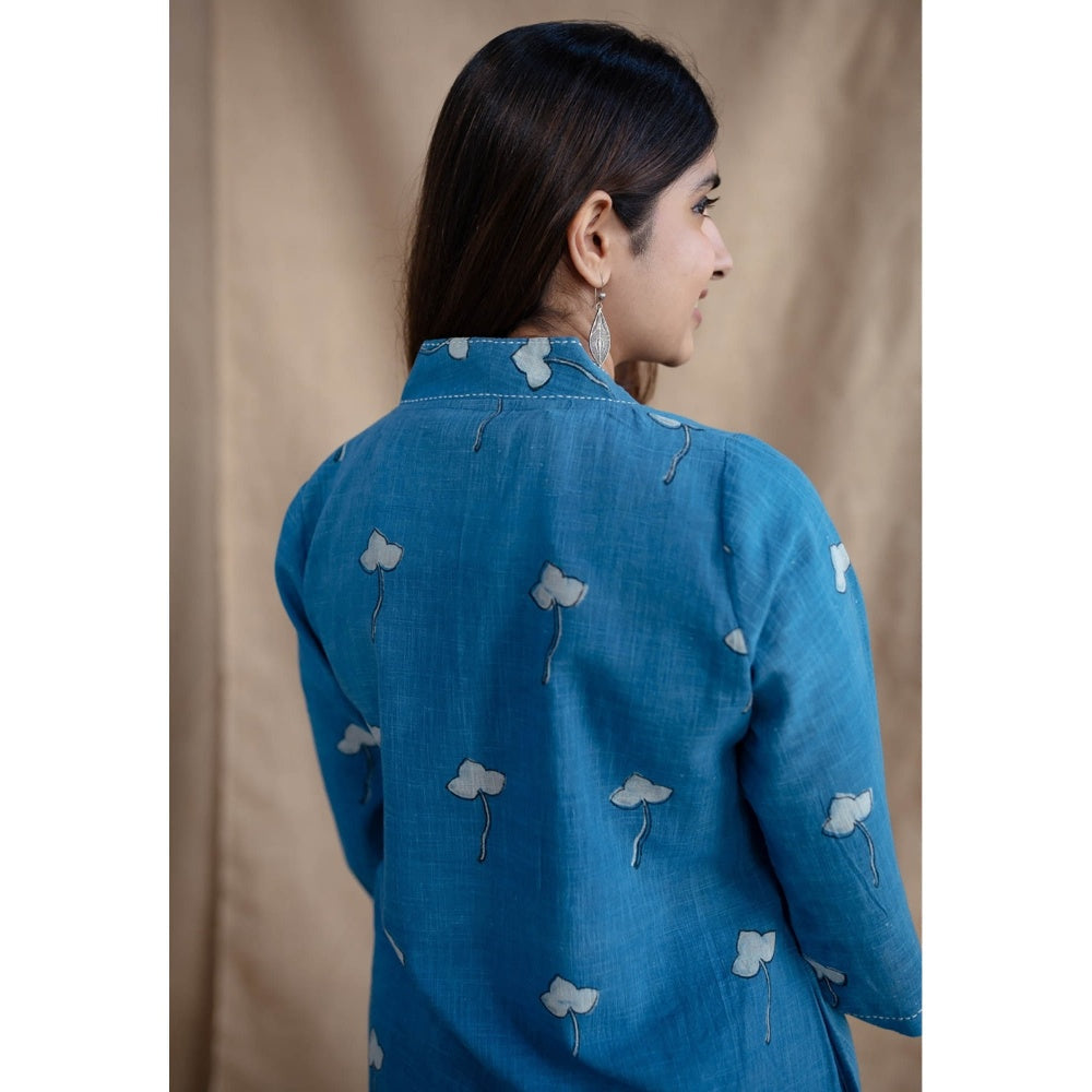The Indian Ethnic Co. Blue Straight Dabu Slub Cotton Kurta Printed V Neck With Embroidered