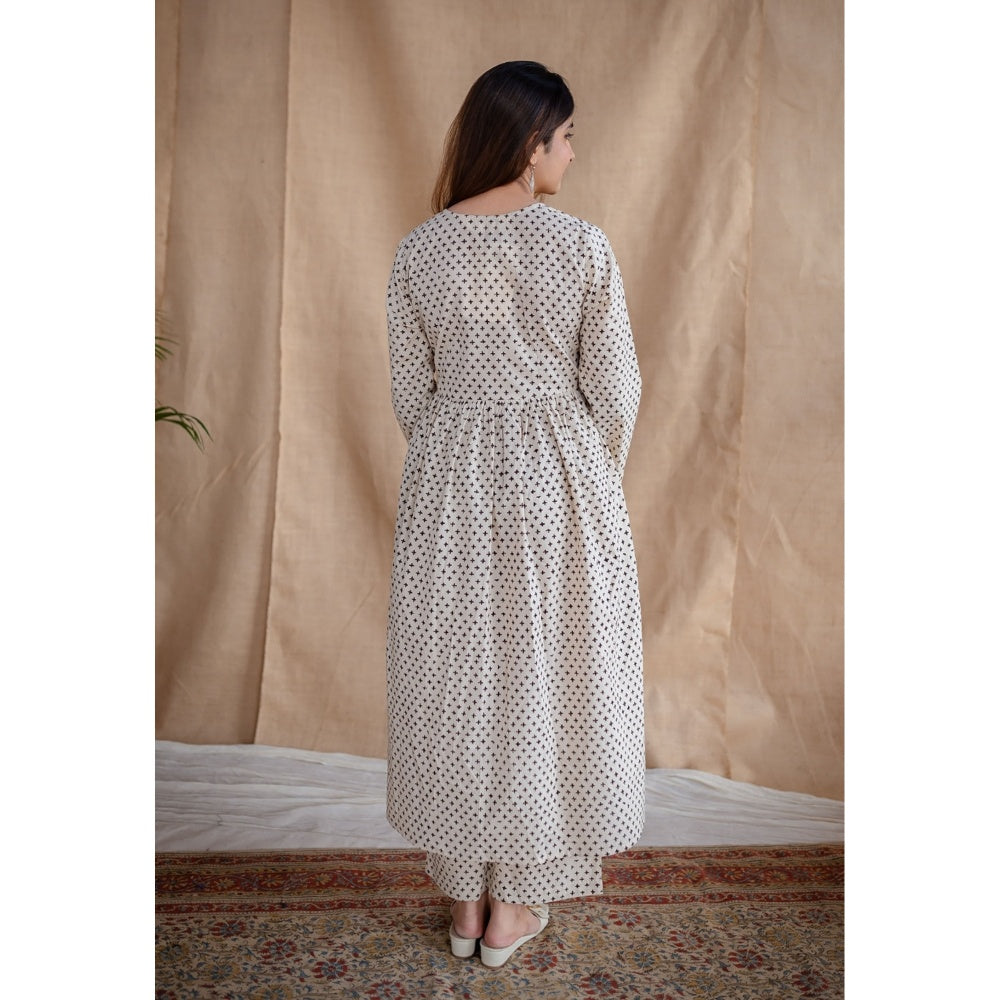 The Indian Ethnic Co. White Straight Fakira Printed Mul Cotton Pant