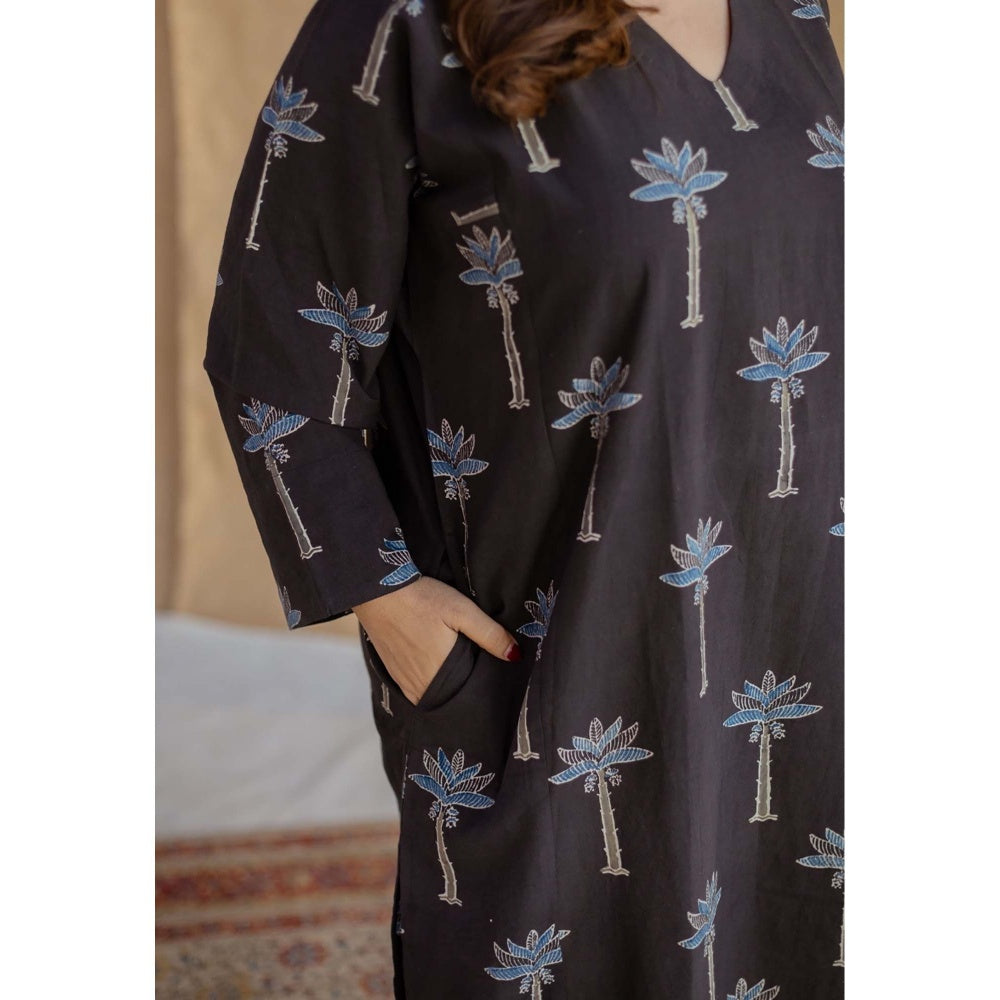 The Indian Ethnic Co. Charcoal Jabba Kali Ajrakh Hand Block Printed Cotton Kurta