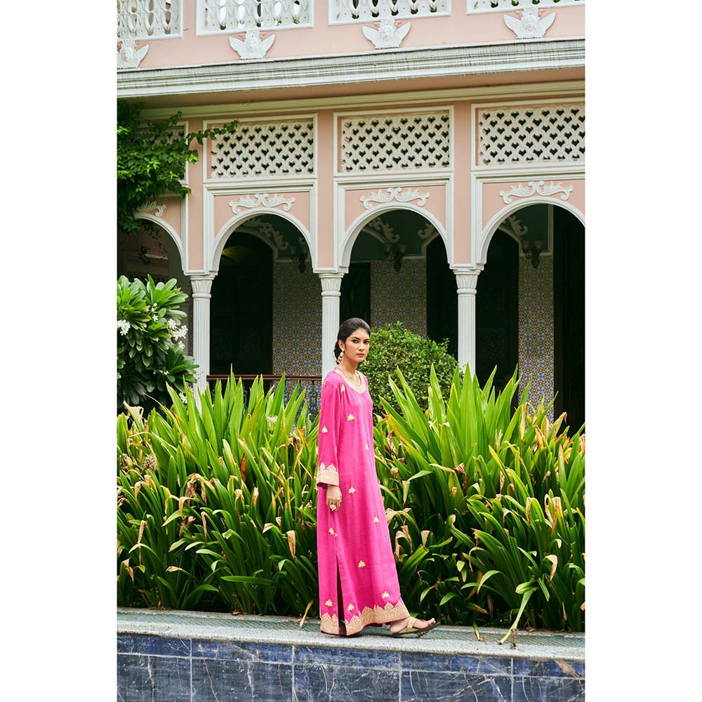 The Whole Nine Yards Roosa Gulabi Kaftan