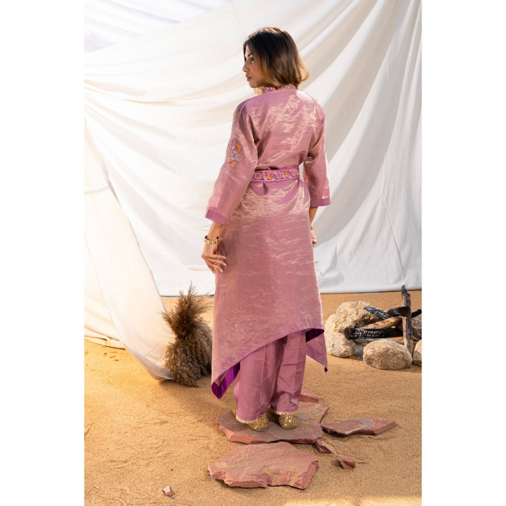 The White Tree Studio Mauve Handloom Zari Kurta, Pant, Inner & Embroidered Belt (Set of 4)