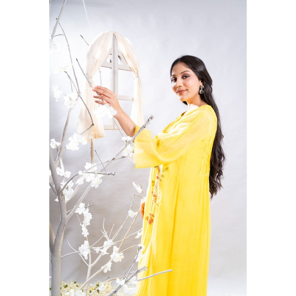 The White Tree Studio Zoya Floral Applique & Cross Smock Kurta with Pant & Inner (Set of 3)