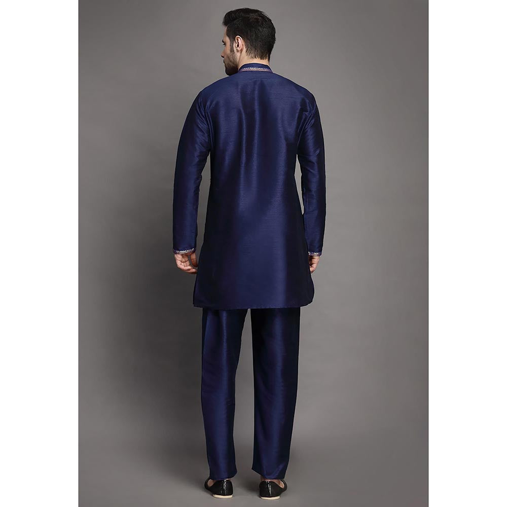 UTSAV FASHION Mandarin Collar Zari Straight Kurta and Pant