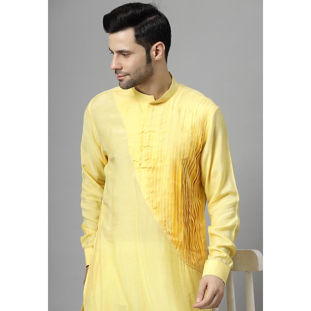 UTSAV FASHION Men Yoke Design Pleated Kurta with Pant