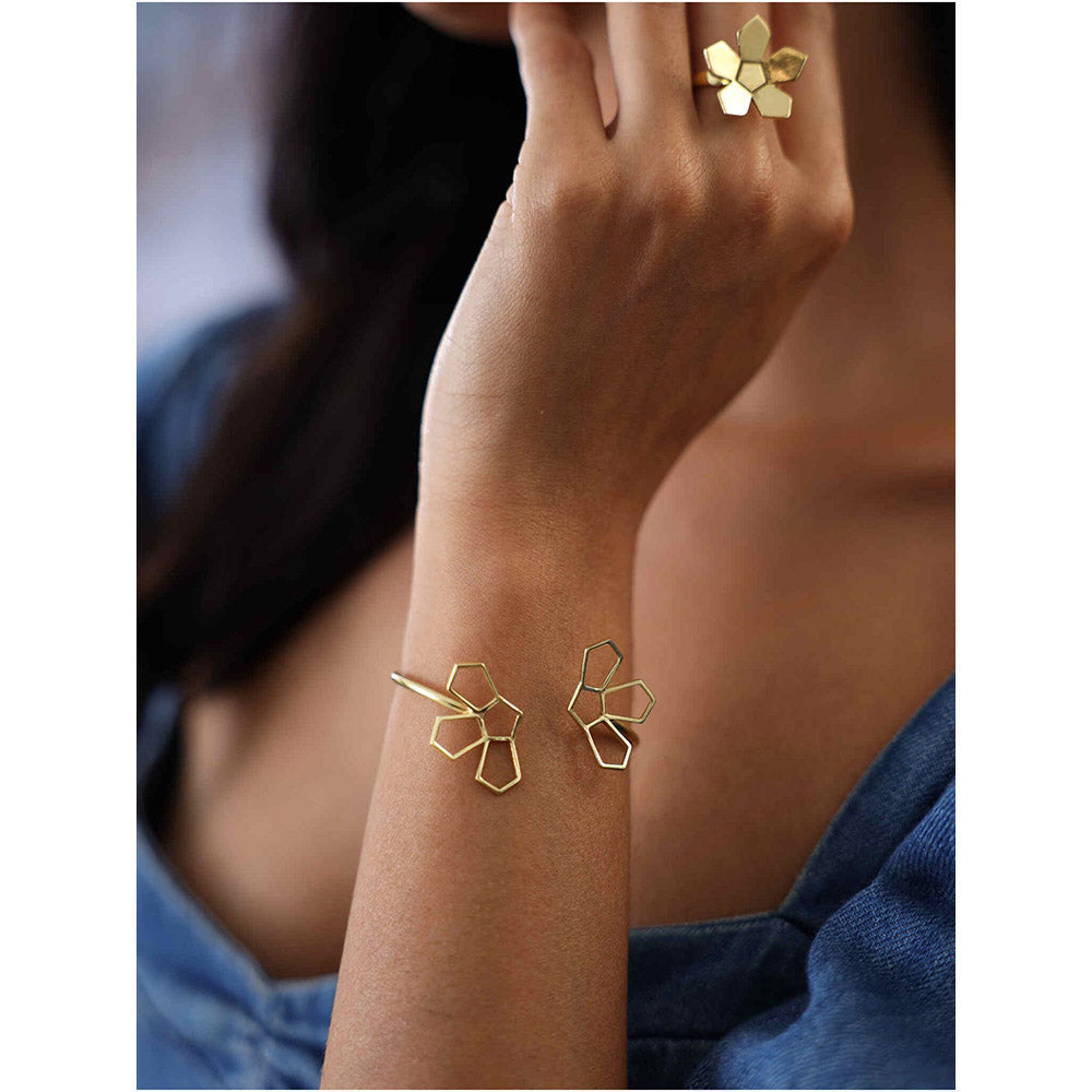 VARNIKA ARORA Clio Bangle