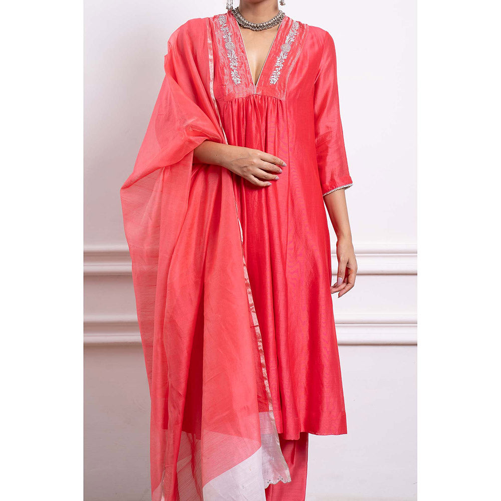 Vinusto Pink Chanderi Zari Embroidered Kurta with Pant and Dupatta (Set of 3)