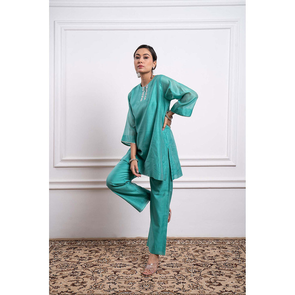 Vinusto Turquoise Chanderi Handloom Embroidered Kurta and Pant (Set of 2)