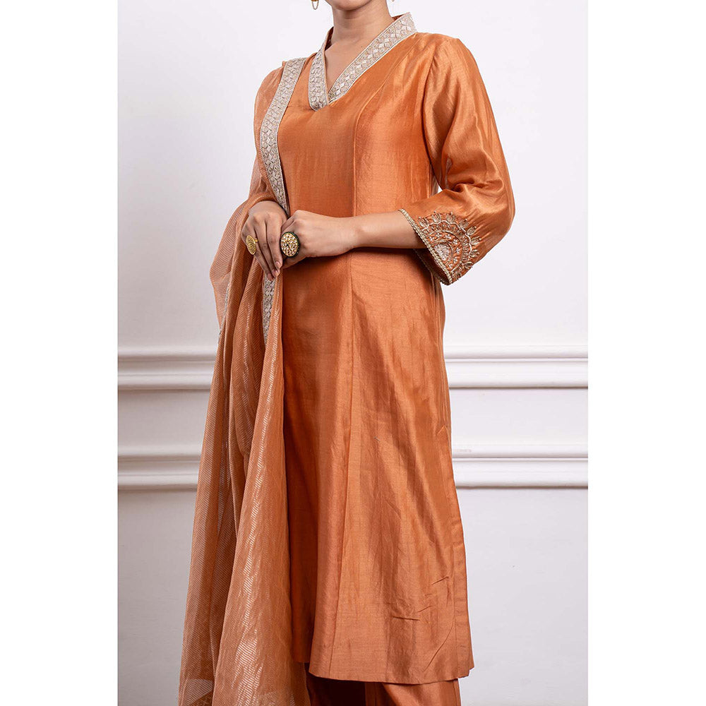 Vinusto Chanderi Handloom Embroidered Straight Kurta with Pant and Dupatta (Set of 3)