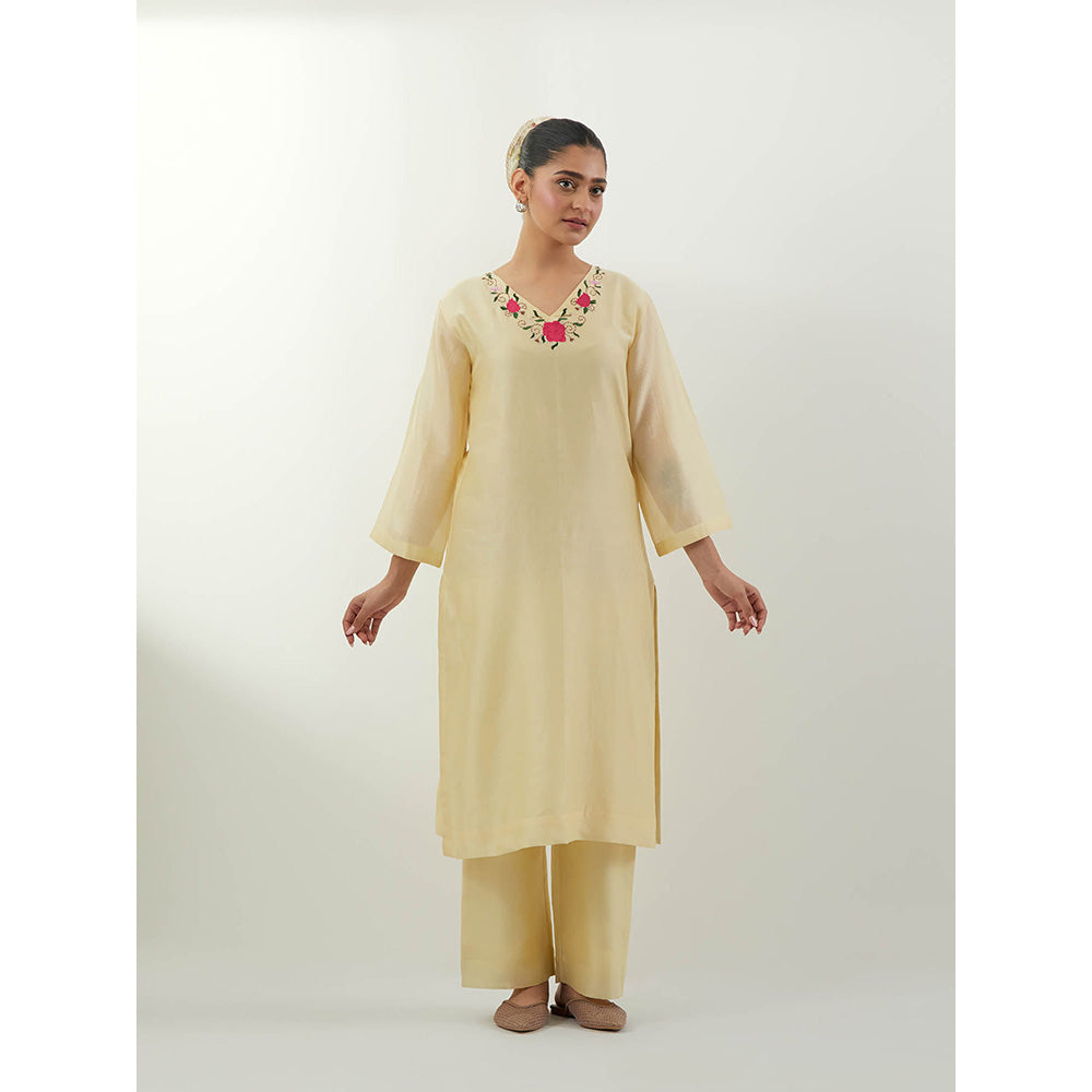 Vinusto Cream V Neck Embroidered Kurta With Pant And Dupatta