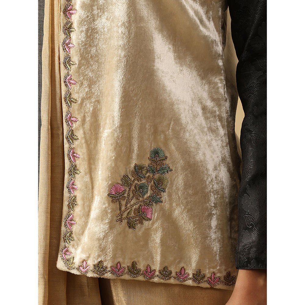 WeaverStory Off-White Hand Embroidered Zardozi Silk Velvet Jacket