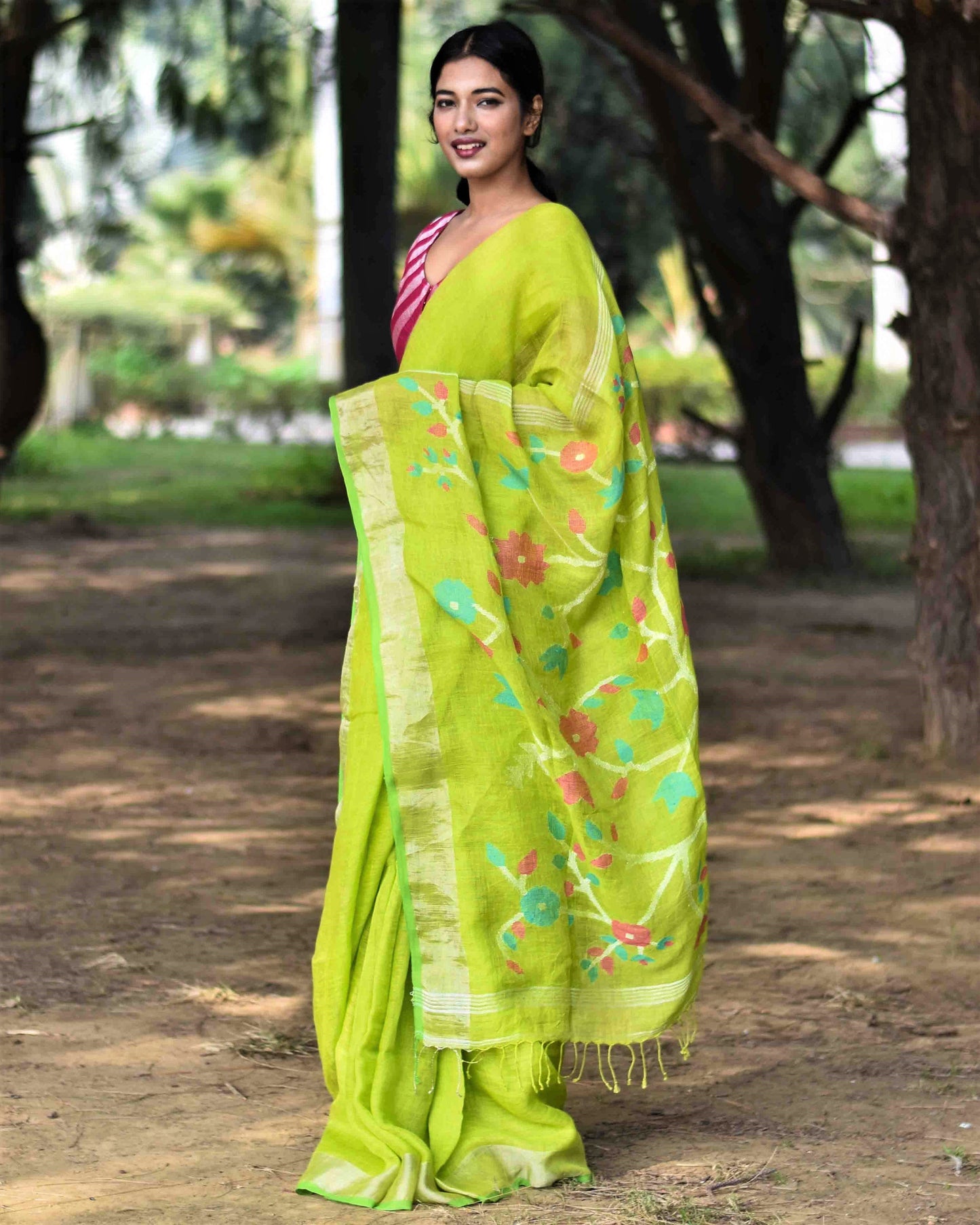 Chidiyaa Lime Green Jamdani Flower Motif Handwoven Linen Saree