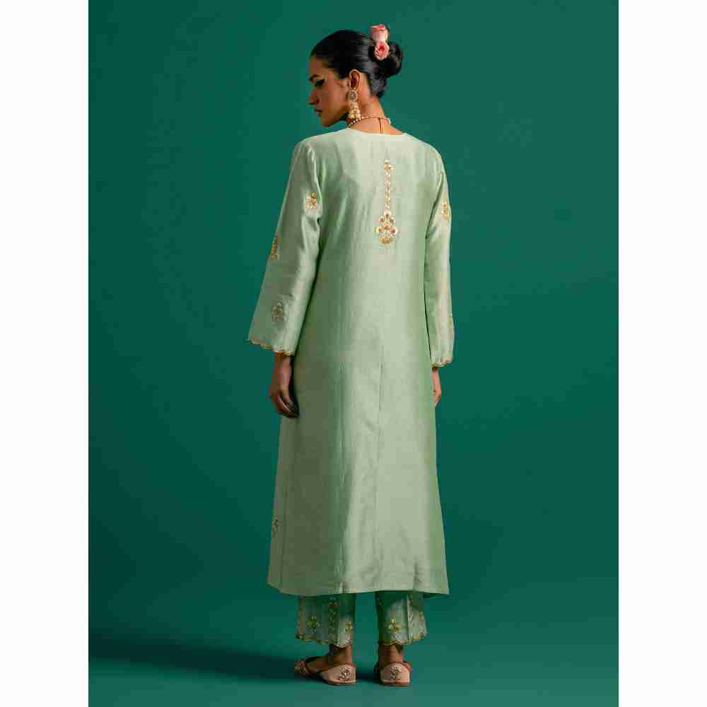 Anantaa By Roohi Trehan Green V Neck Hand Embroidered Thread Work Silk Chanderi Kurta