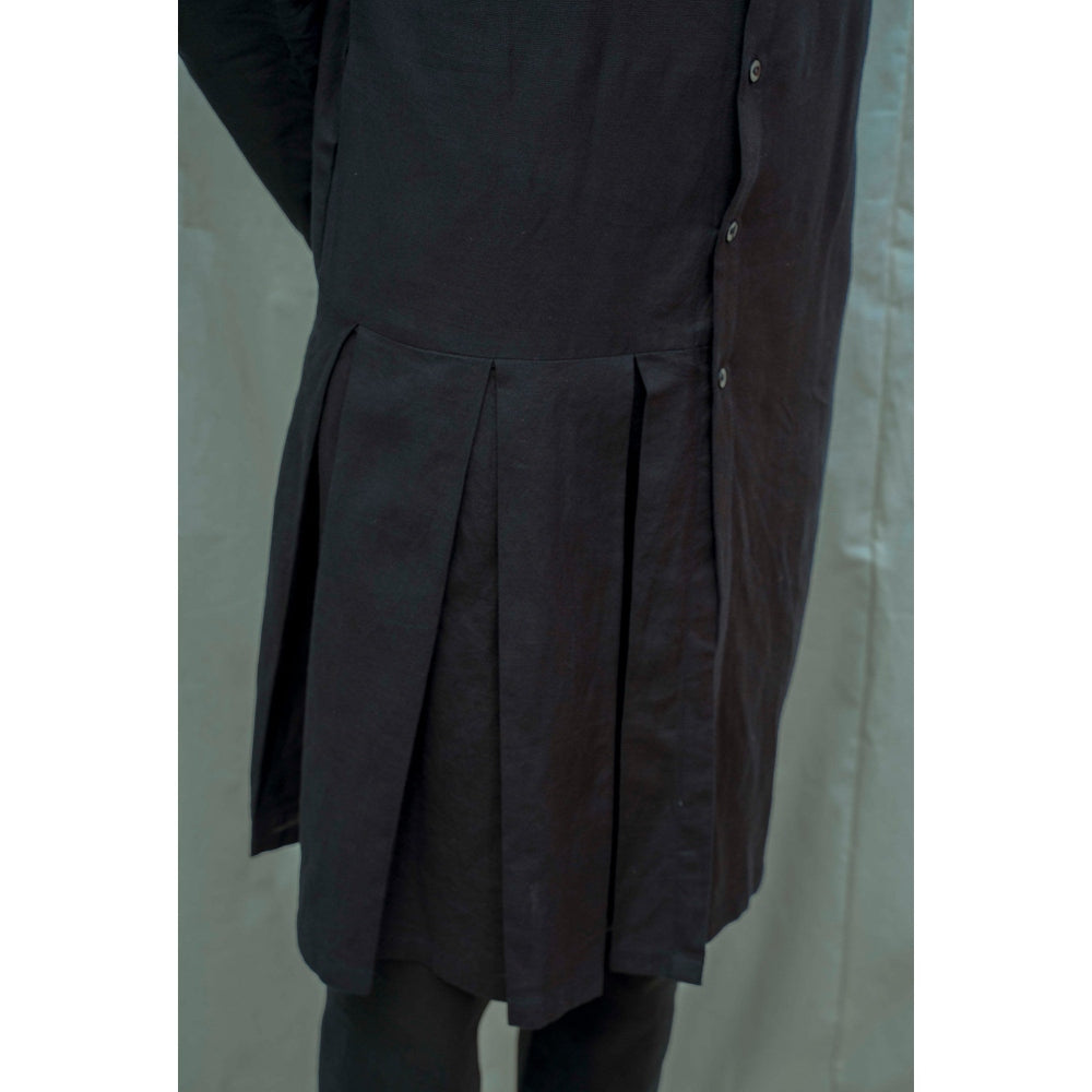 Bohame Cotton X Linen Box Pleated Kurta With Pajama In Black (Set of 2)