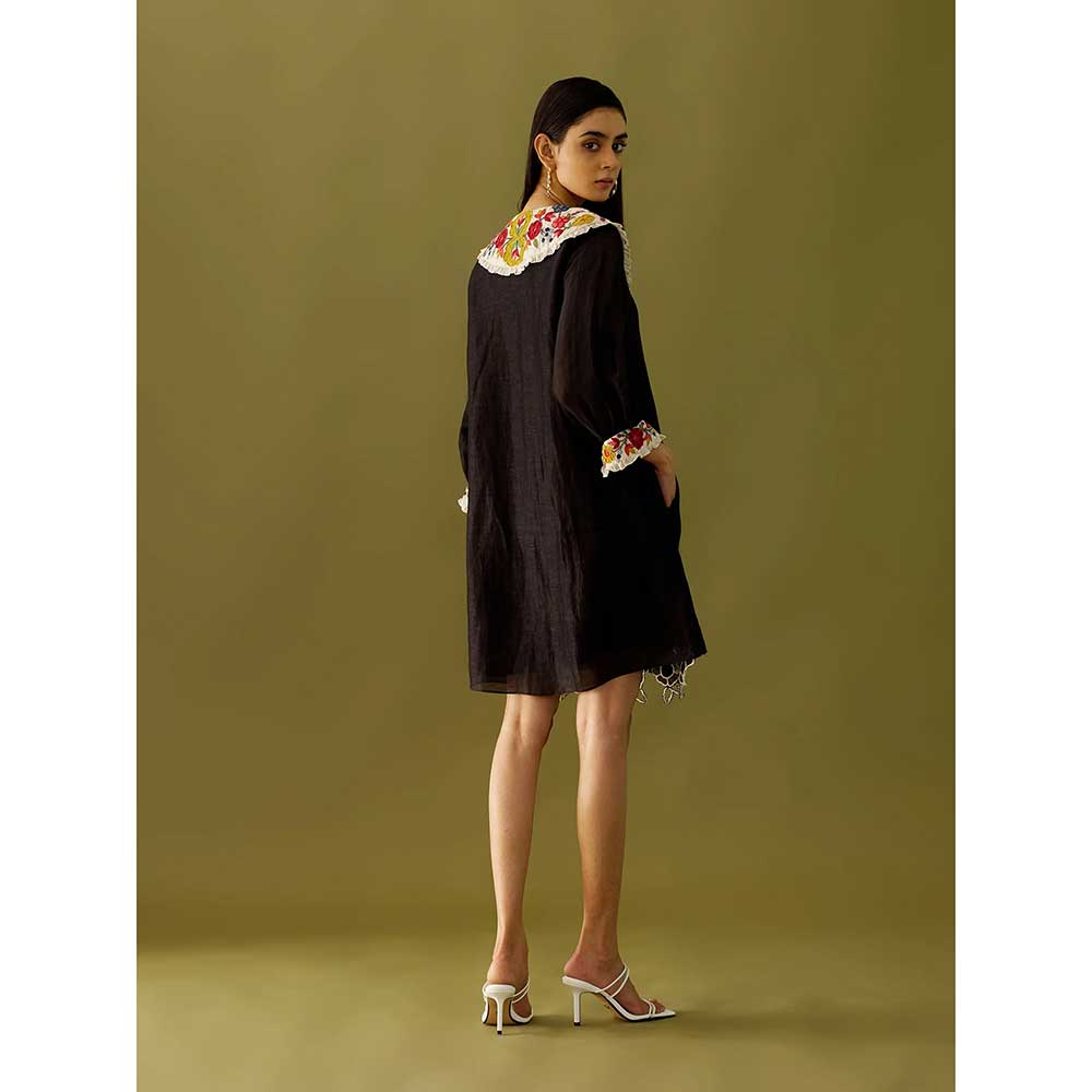 CHANDRIMA Black Contrast Collar Dress