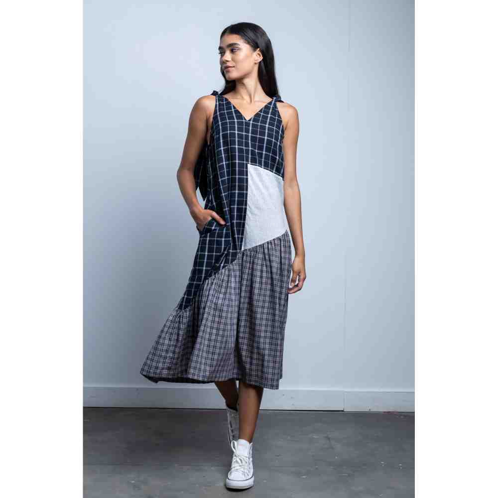 Doodlage Black Checkered Panelled Sheath Dress