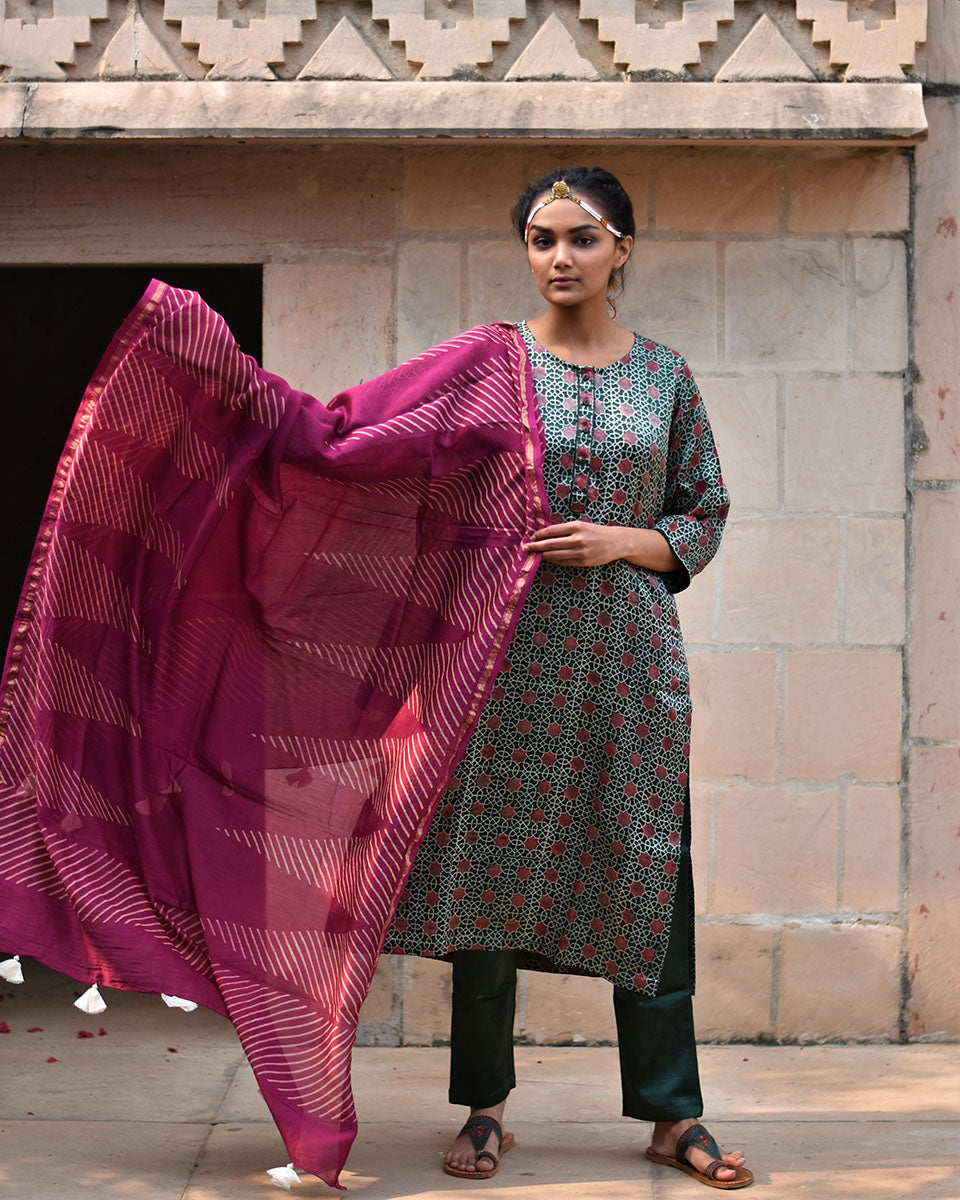 Chidiyaa Magenta Blockprinted Mashru Silk Dupatta