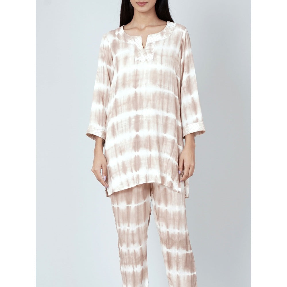 First Resort by Ramola Bachchan Beige And White Tie-Dye Lounge (Set of 2)