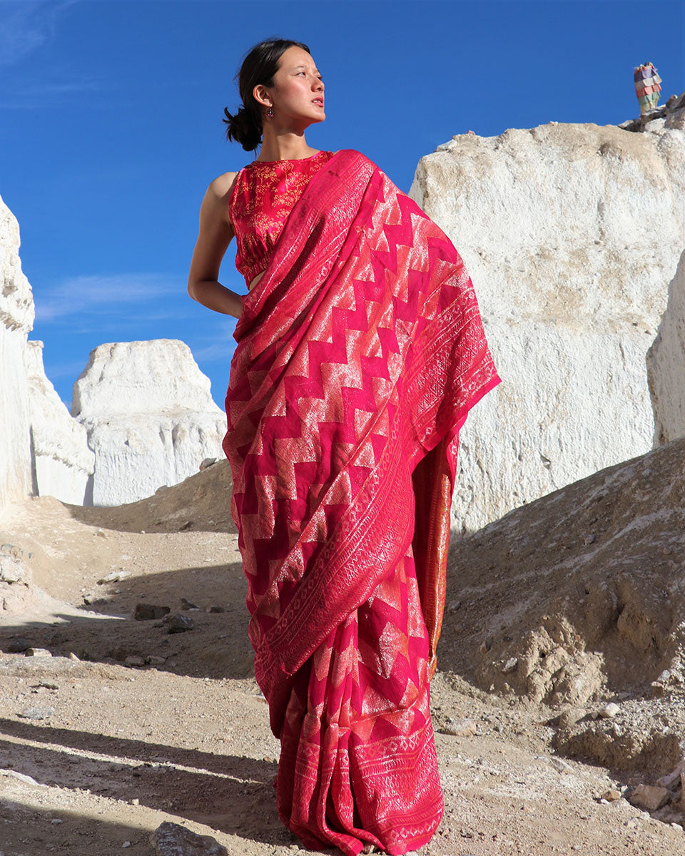 Chidiyaa Bright Pink Chevron Handwoven Linen Jamdani Saree Lagn
