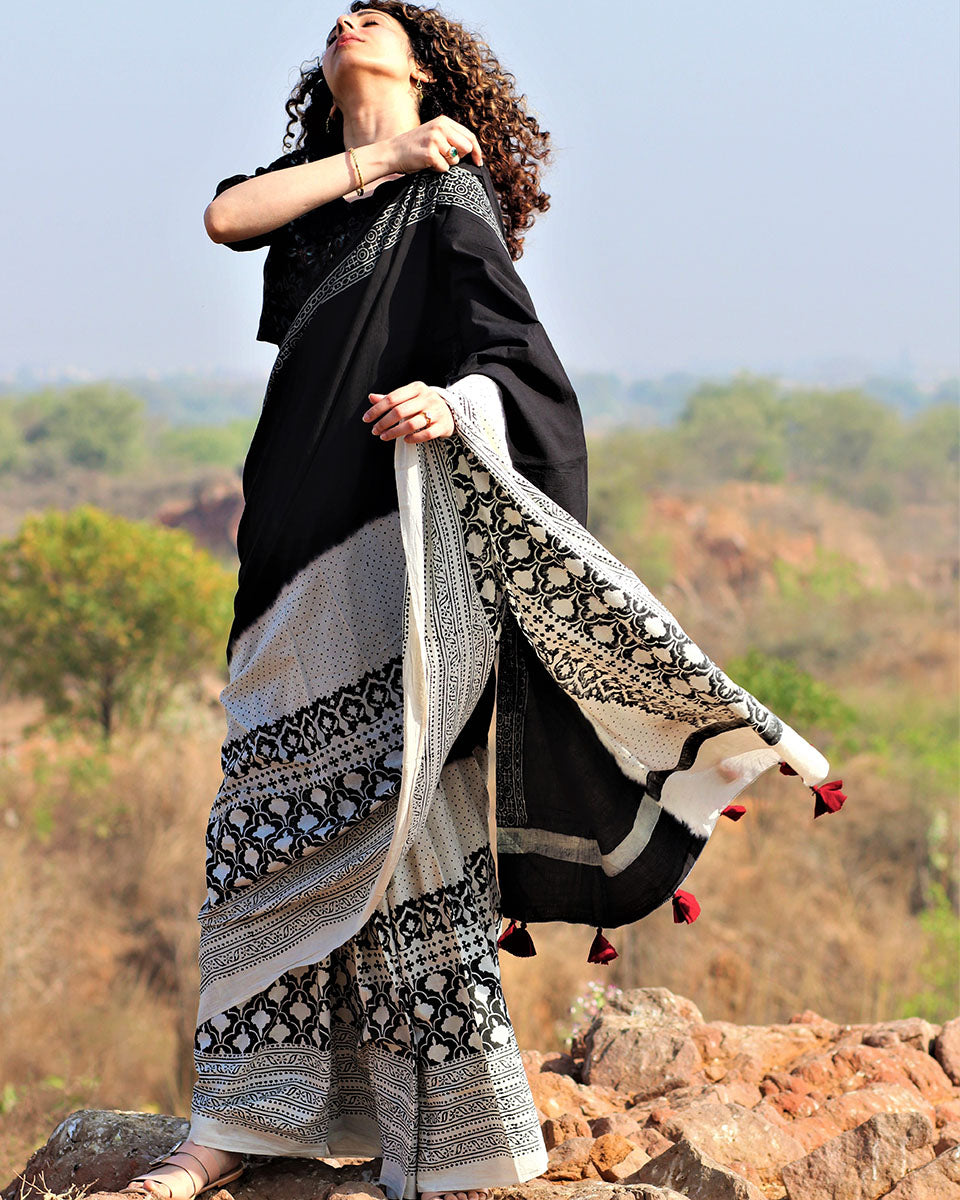 Chidiyaa Monochrome Block Printed Cotton Mul Saree 3