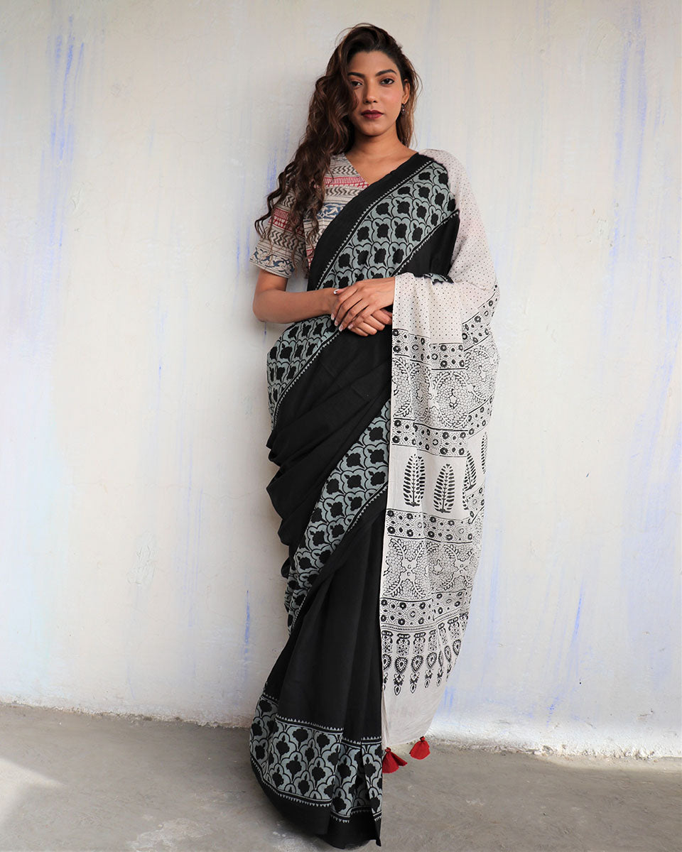 Chidiyaa Monochrome Block Printed Cotton Mul Saree 1