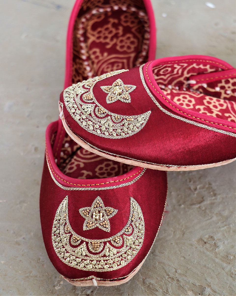 Chidiyaa Maroon Chandrika Juttis