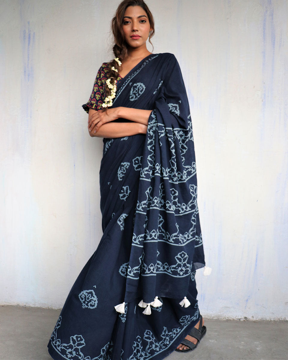 Chidiyaa Blue Block Printed Cotton Mul Saree God with Unstitched Blouse