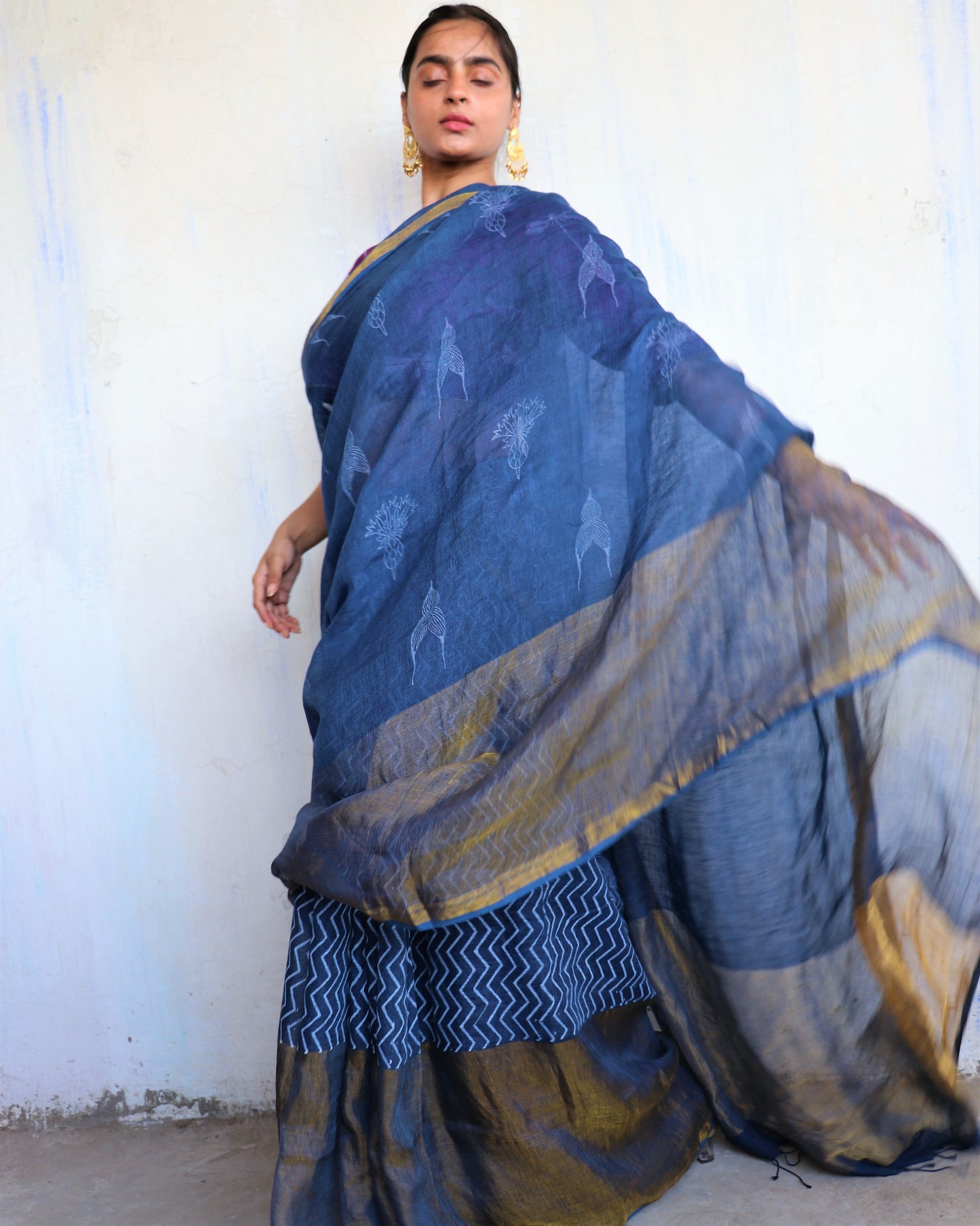 Chidiyaa Musakana Blue Handwoven Linen Zari Saree with Unstitched Blouse - Soni