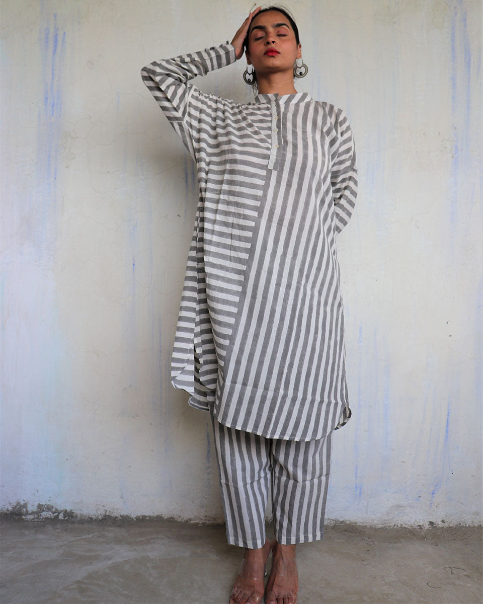 CHIDIYAA Ivory Pure Cotton Block Printed Kurta Set Mono (Set of 2)