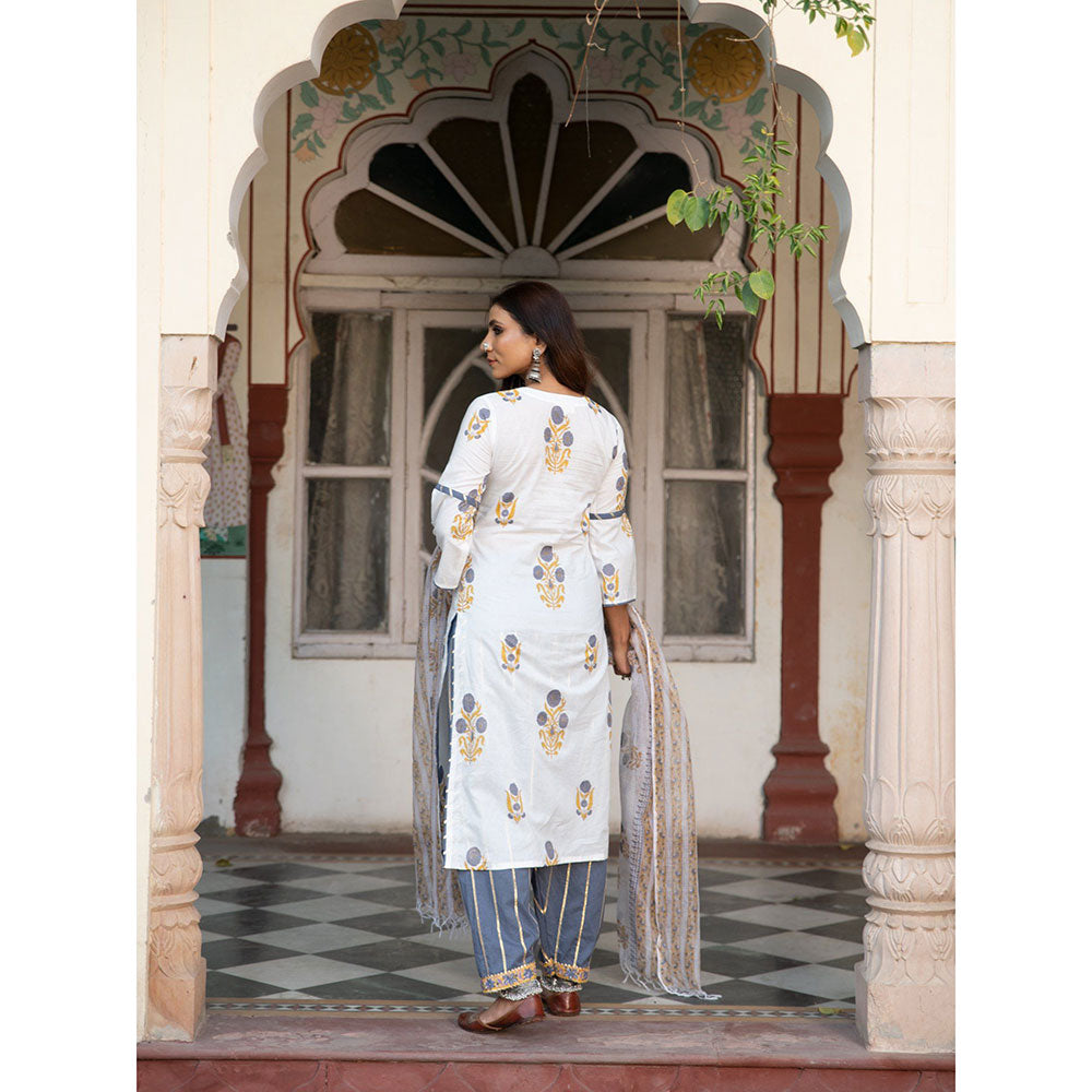 Maison Shefali Chaand Sahar Ambar Kurta Salwar With Dupatta (Set of 3)
