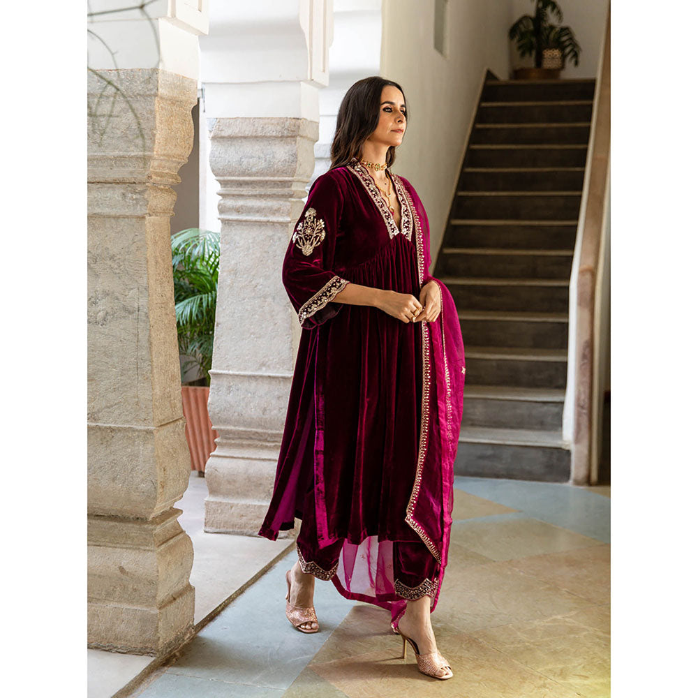 Maison Shefali Khizaan - Velvet Embroidered Kurta & Pant with Dupatta (Set of 3)