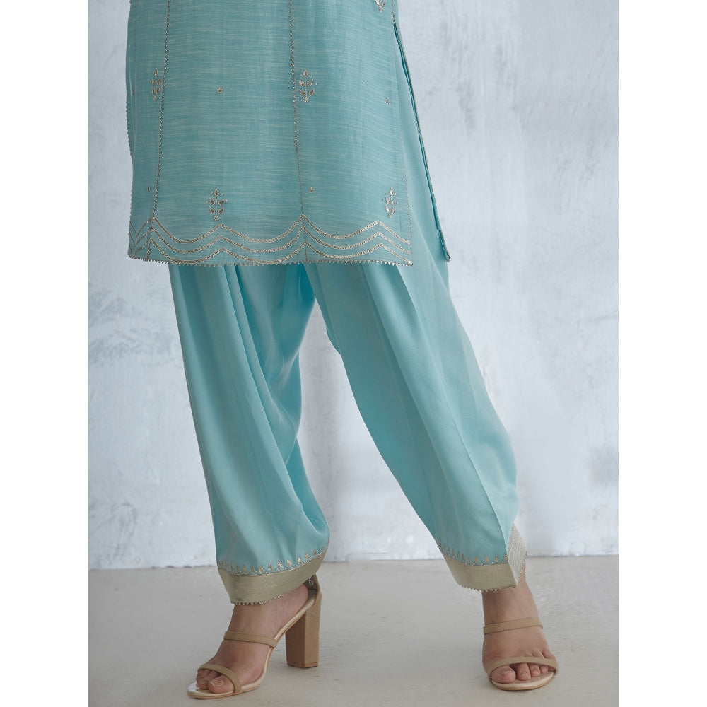 Mandira Wirk Scalloped Kurta With Salwar And Dupatta (Set of 3)