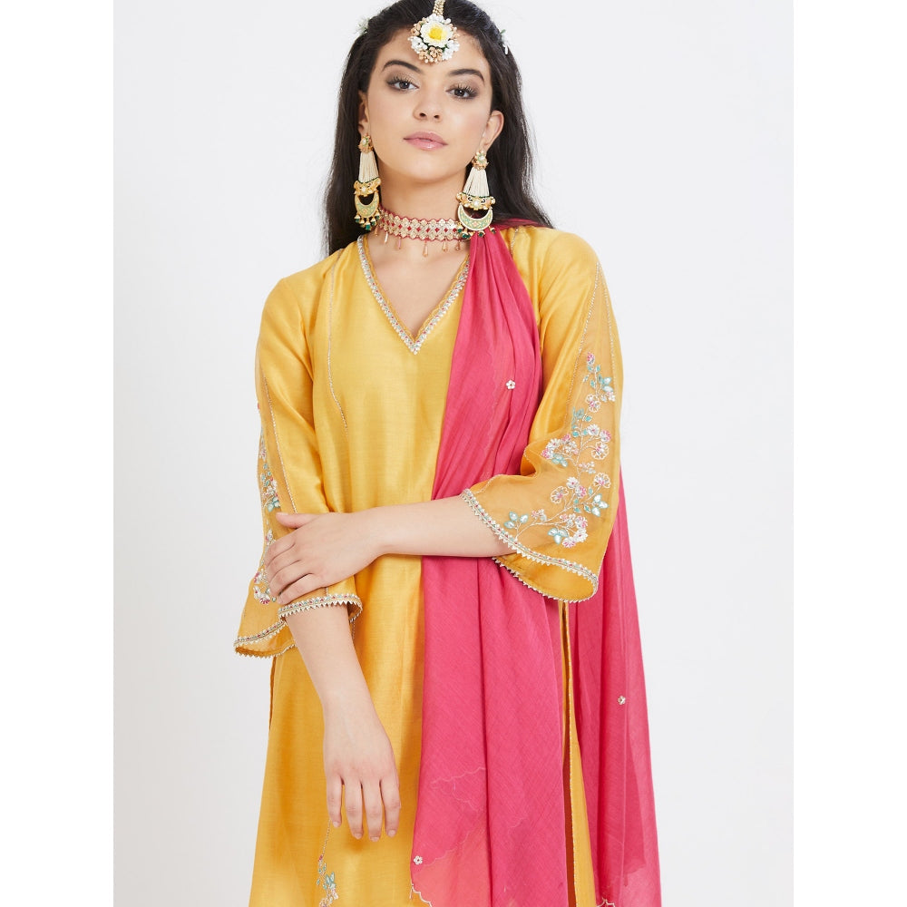 MANDIRA WIRK Yellow Kurta With Pant And Dupatta (Set Of 3)