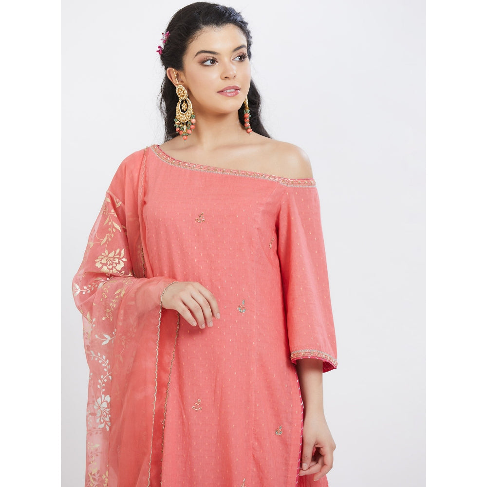 MANDIRA WIRK Coral Embroidered Kurta Set Of 2